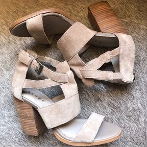 Hinge tan genuine suede block heel open toe sandal w ankle details zip back 6